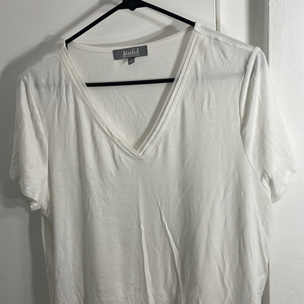 Selling Marled white t-shirt